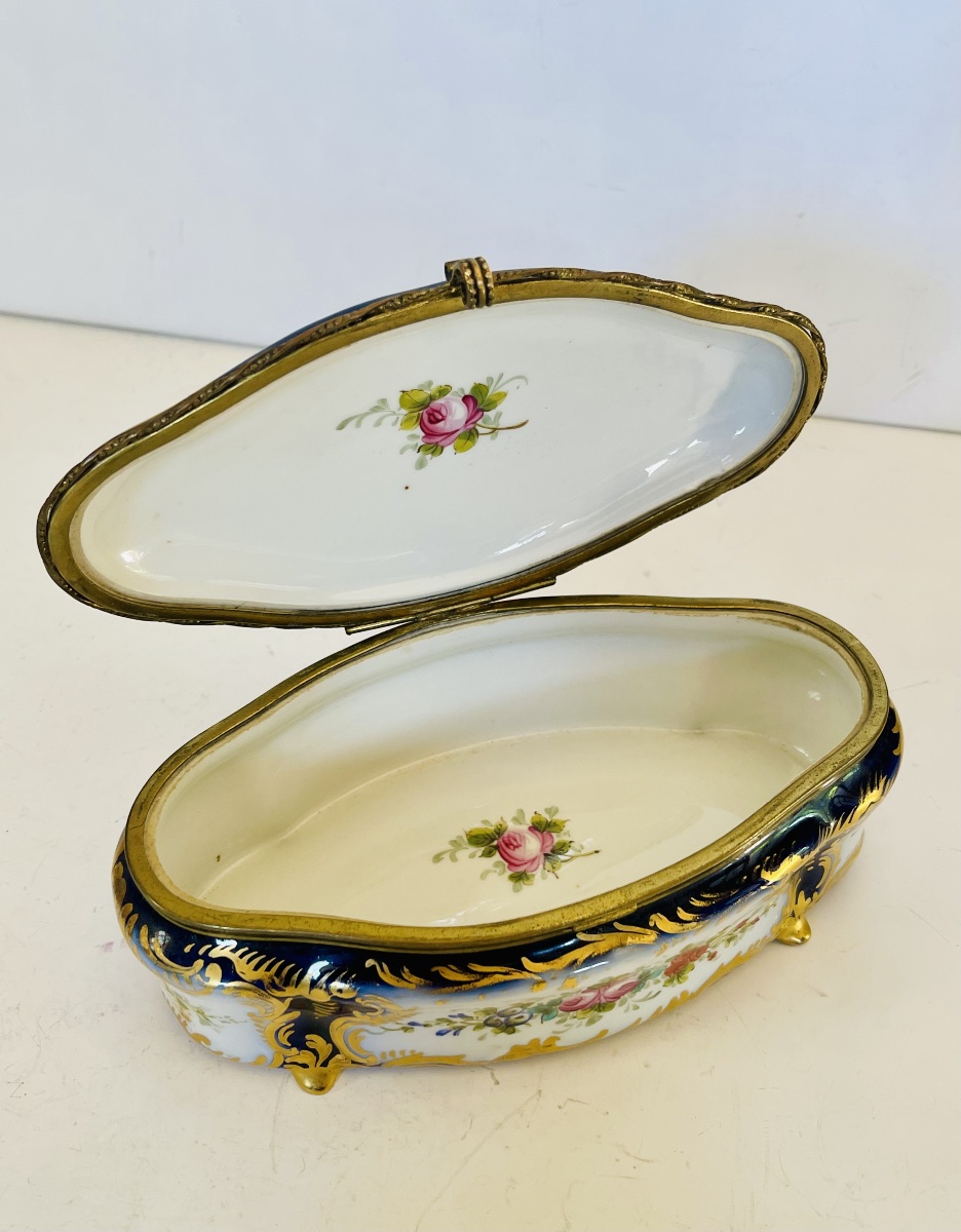 Coffret en porcelaine et bronze 